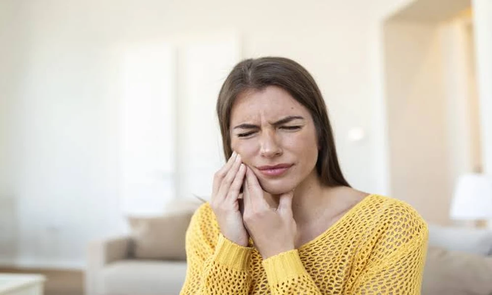 Is Your Tooth Hurting From Sensitivity Or A Deep Crack?